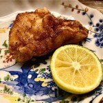 道人 - 虎河豚（雌）唐揚げ〜唐揚げの骨をしゃぶるのは朝飯前。周りの目を気にしない自分が怖い。白子のない雌は旨味と栄養分たっぷり。