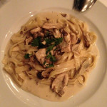 マンジャ マンジャ - 若鶏とポルチーニ茸のフィットチーネ