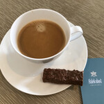 ハレクラニ 沖縄 - 部屋で入れたコーヒーとチョコレート