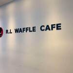 R.L WAFFLE CAFE - 二階壁面