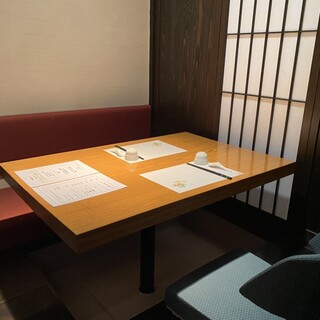 温かみのある落ち着いた空間。全席完全個室となっております。