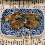 鍛冶屋 文蔵 - 水菜の肉巻き串（2串） ¥360