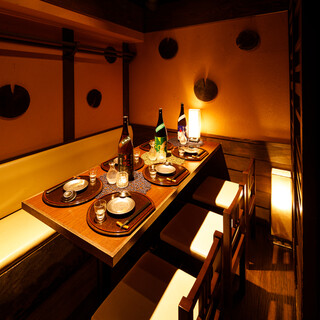 落ち着きのある和空間で自慢の"日本酒と肴"を愉しむ。