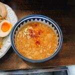 Ramen Kuitei - 玉ねぎが大量辣油が効いたスープ