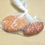 ディオ - 牛コロッケ(税抜)37円　と　カニクリームコロッケ(税抜)37円(2020.02.12)