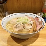 コッチネッラ - ・鶏そば (醤油のほうへ) 750円
                                ・味玉イベリコ豚チャーシューのせ300円