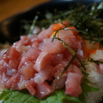 Osakananooishiiomiseuoshi - ランチ、魚鮮丼（¥1000税抜き）本日は本鮪中トロ、活蛸、天然鰤の三種ネタ