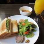 三日月 - ハムカツとアボカドディップのホットサンド