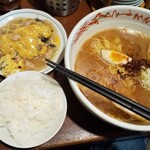 麺屋 雄 - 昼だけ定食800円（税込）ラーメンはとんこつ醤油