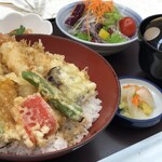 日本料理 かづみ野 - 天丼御膳。小鉢、ｻﾗﾀﾞ付き。