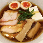 いかれたヌードル フィッシュトンズ - ・特製ウラ醤油らぁめん 1100円