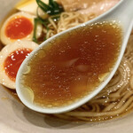 いかれたヌードル フィッシュトンズ - ・特製ウラ醤油らぁめん 1100円