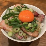 いかれたヌードル フィッシュトンズ - ・イベリコ豚吊るし焼きごはん300円
      ・卵黄 100円