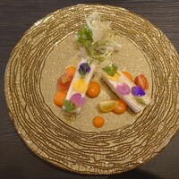 ラ シュセット - トマトコンソメゼリーに包まれたズワイガニのブルーテ　パプリカソース(20-02)