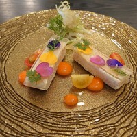 ラ シュセット - トマトコンソメゼリーに包まれたズワイガニのブルーテ　パプリカソース(20-02)