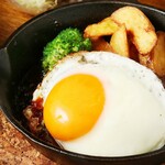 ハンバーグ専門店Hassaku - 目玉焼きトッピング
