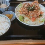 仁亭 - 鶏唐サラダ定食 858円