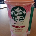 ファミリーマート - スターバックスコーヒーさんの「さくらホワイトチョコレート　チーズケーキ　withミルクプディング」という長～いネーミングのドリンクを頂きました。