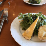 PRIMAVERA - 前菜　キッシュとチーズトースト、サラダ