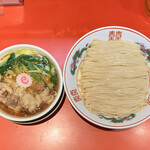 カドヤ食堂 - ・つけそば(並) 1100円
      ・豚足トッピング 620円