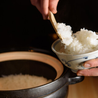 無農薬歴40年の農家さんから仕入れたお米を毎朝精米します