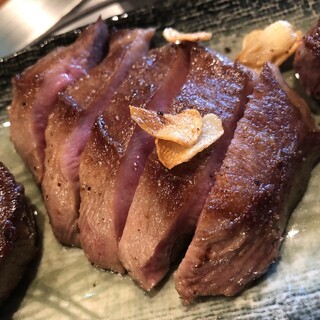 発酵熟成肉を広島でいち早く入荷。熟成された旨みを鉄板焼きで♪
