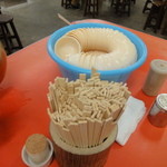 元祖長浜屋 - でっかいテーブルでいただきます