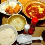 Yayoi Ken - 四川麻婆豆腐とから揚げの定食 890円 ♪
