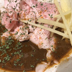 カレーや キッチンカナメ - ポークハムカレー接写！サラッサラ。