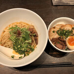 らーめん鷹の羽 - まぜそば　海老とチャーシュー丼