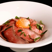 玉子かけご飯 on 自家製ローストビーフ