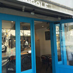 Bistro Rigole - 海のブルーをイメージするファサード