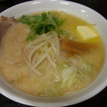 らーめん山猫亭 - 【2012.04.　再訪】　白濁にバター