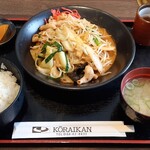 高麗館 - ホルモン炒め定食(税込820円)