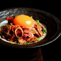 『牛サガリ』のユッケ