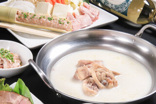 Kyuushuu Hakata Ryourina Bene - 博多水炊きセット　1人前　3300円　（小鉢ｘ２、水炊き、締めのうどん）