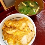 なか卯 - 親子丼ミニ 390円/味噌汁 100円