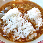 らあめん福楽 - 「チャーシューめん」のスープにライス投入！