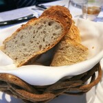 ウシマル - 熱々焼きたてのパン