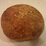 パサージュ ア ニヴォ - 半分に切る前のあんパン