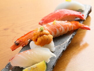 Shio Nigiri To Duke Ikura Sushi Chou Haru - 寿司