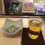 すしや吉祥 - お通しのシラスおろしとビール