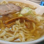 手打らーめん　玄 - 具は、チャーシュー、支那竹、刻み葱、以上。