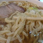手打らーめん　玄 - 麺の質感は、こんな感じです。伝わるかなー。