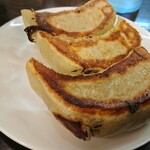 手打らーめん　玄 - 「餃子(3ケ入)」(¥300-税込)の登場です。