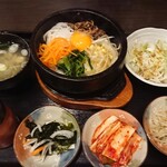 韓国の家 - 石鍋ビビンバ定食(税込880円)