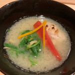 はらまさ - お椀：白みそと焼き白子　京野菜と。 優しい味わい。白子の存在感がある。京野菜と白味噌が合います。