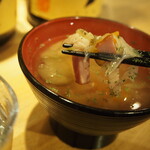 ビーストキッチン - お通し（洋風スープ：ベーコンと玉ネギ入り）