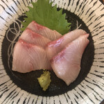 まごころお料理 西や - ハマチ刺しアップ