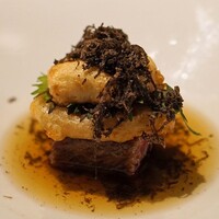 長谷川 稔 - 山形県尾花沢牛のリブシンのローストと河豚の白子の天ぷら　トリュフがけ